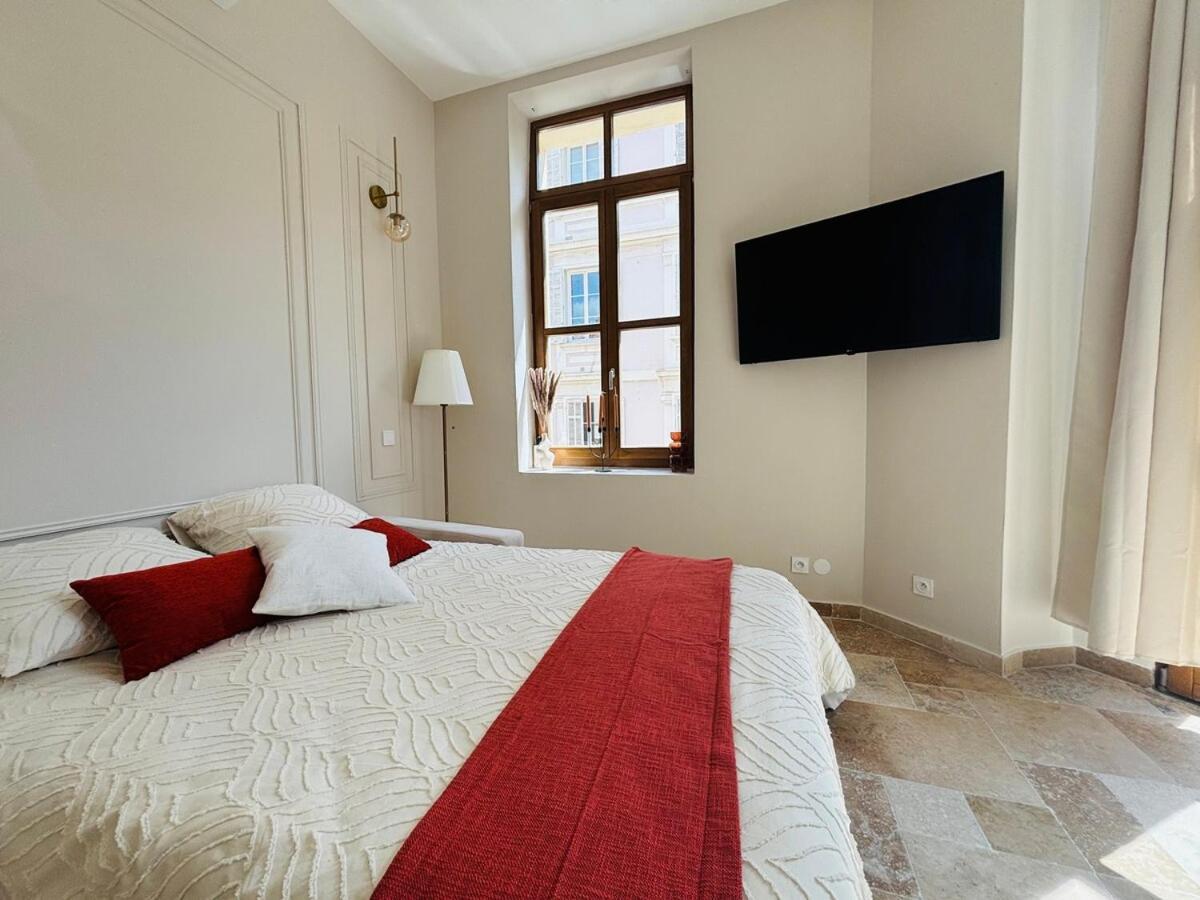 Le Sainte Rose Standing, Center On Foot Apartment *