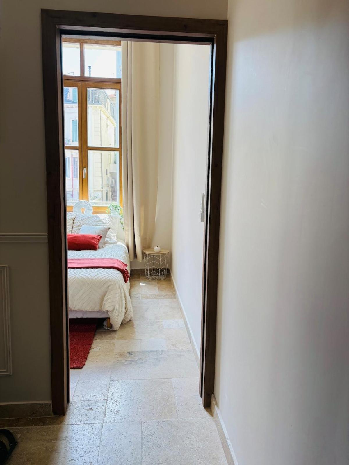 Le Sainte Rose Standing, Center On Foot Apartment