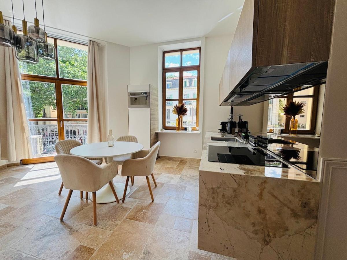 Le Sainte Rose Standing, Center On Foot Apartment *